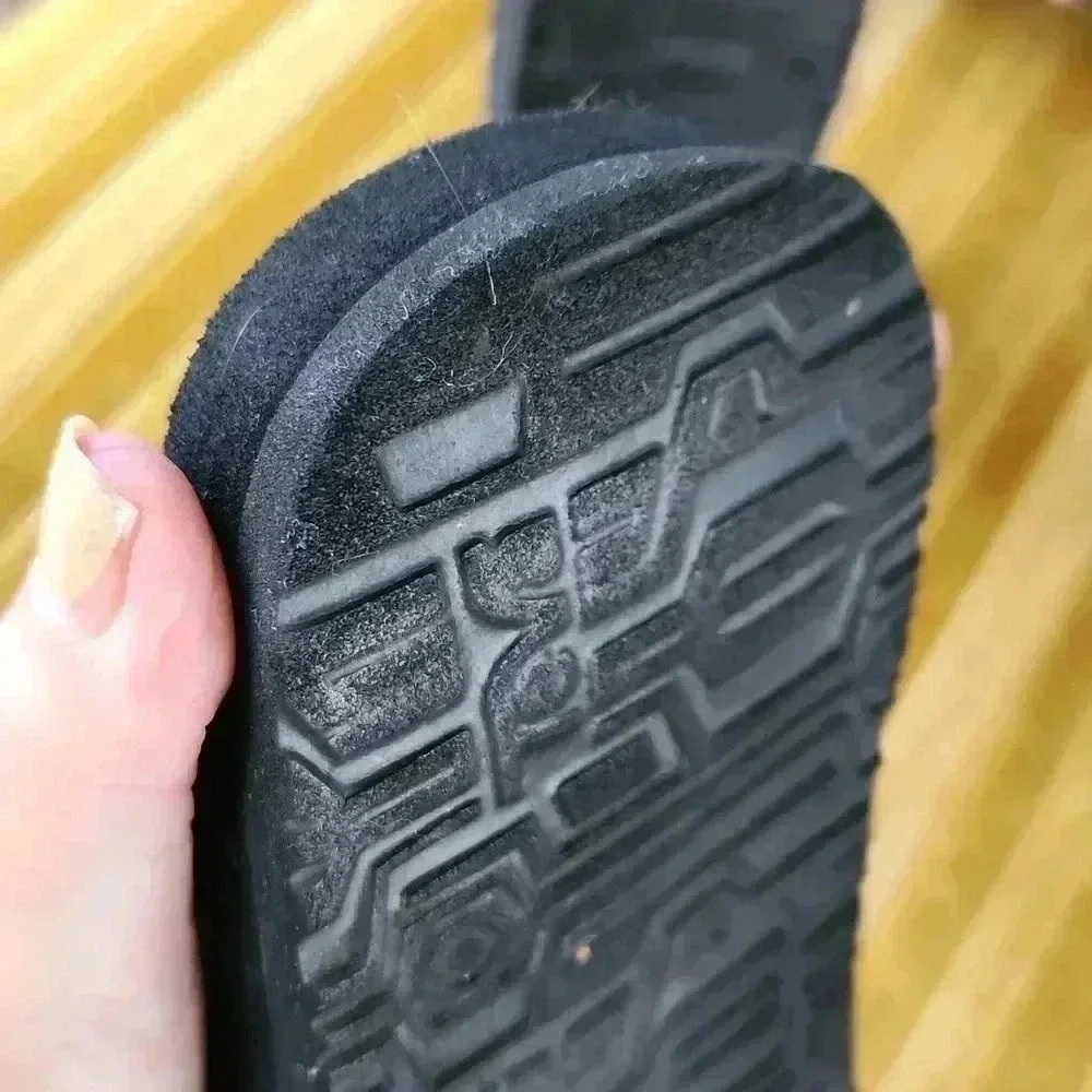 Men's Size 11 Teva Black Flipflops - Picture 11 of 15